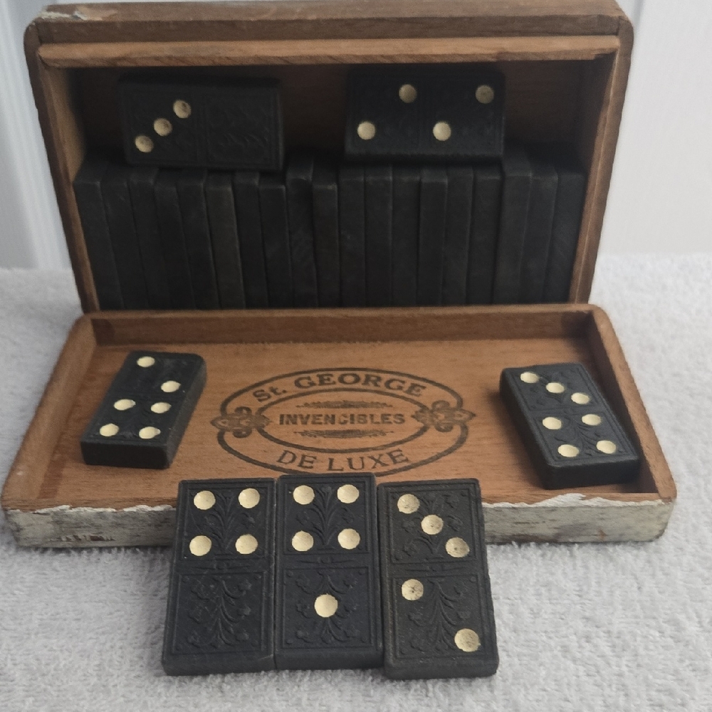 George De Luxe Black and Gold Domino Set